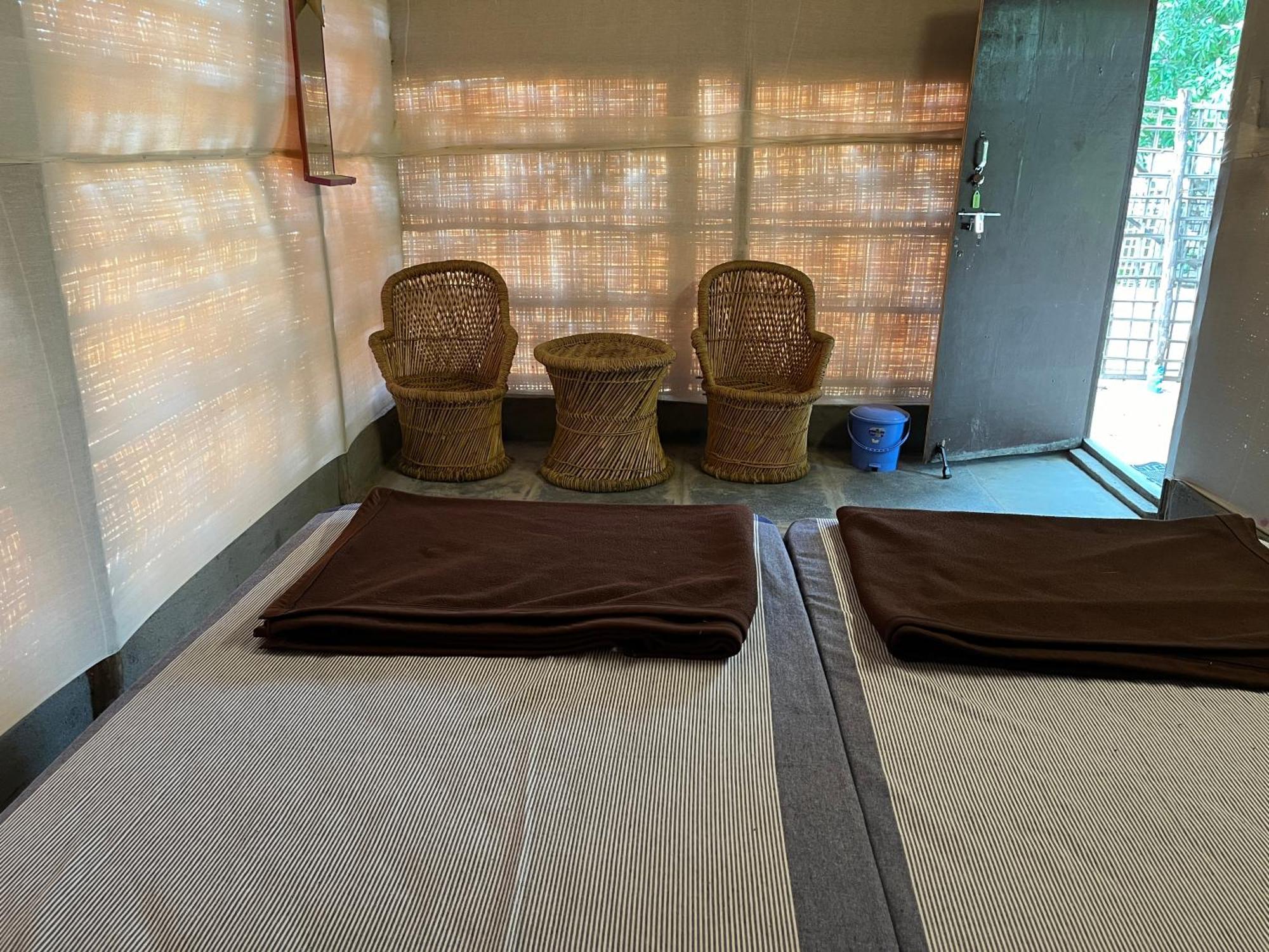 Sunrise Guest House & Restaurant ハンピ エクステリア 写真